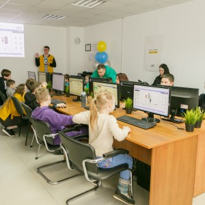 Новый класс в развлекательном центре города Томска! Скоро открытие! - КИБЕРшкола программирования для детей, компьютерные курсы для школьников, начинающих и подростков - KIBERone г. Ульяновск